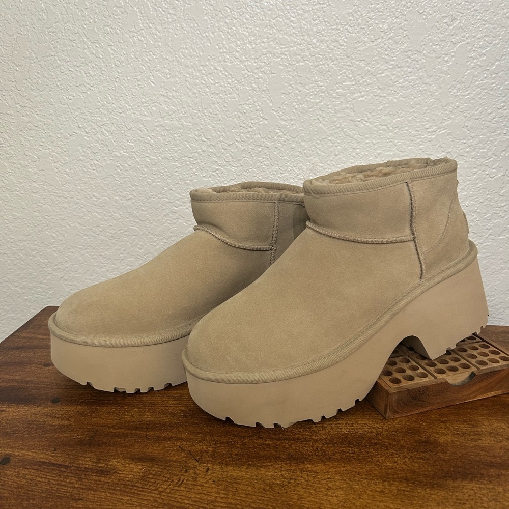 UGG® Women's Classic Ultra Mini New Heights - Picture 6 of 6